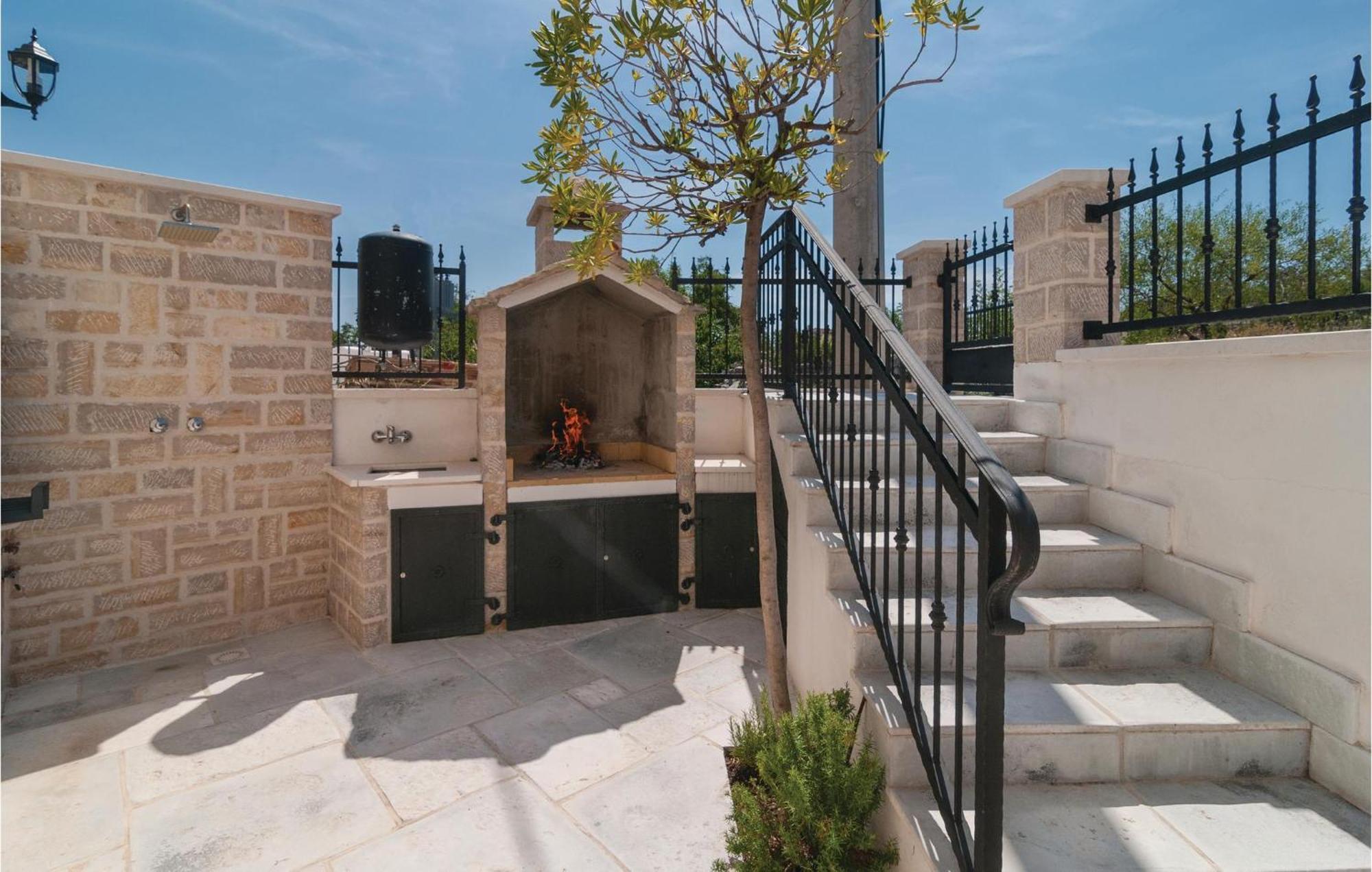 Stunning Home In Primosten With Kitchen ภายนอก รูปภาพ
